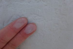 チョーキング現象、触ると白い粉がつく外壁